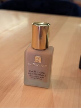Estee Lauder Double Wear Foundation - Shade 2C4 Ivory Rose